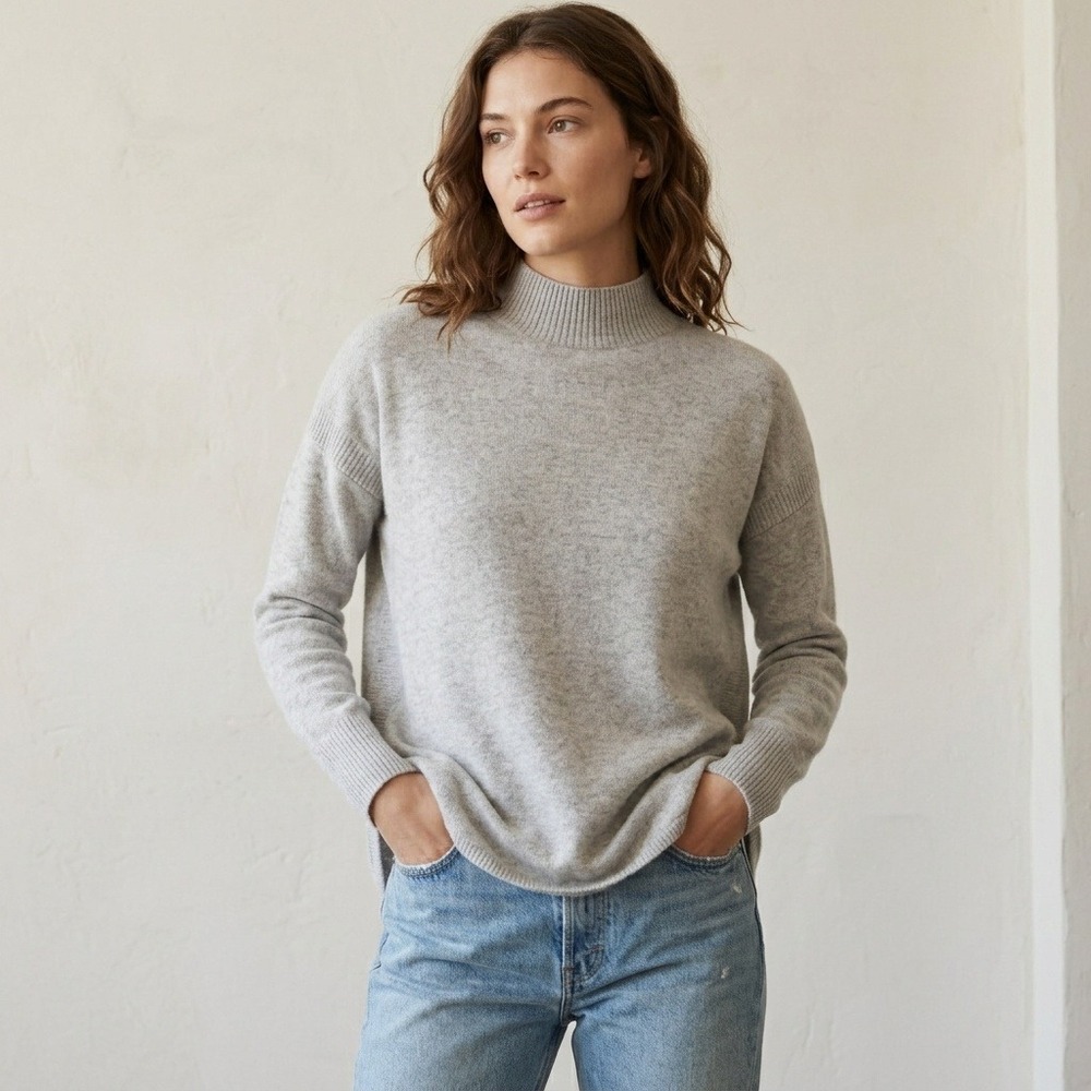 Club Monaco Womens Sweater XS Gray Cashmere Mock Neck Curved Hem Quiet Luxury